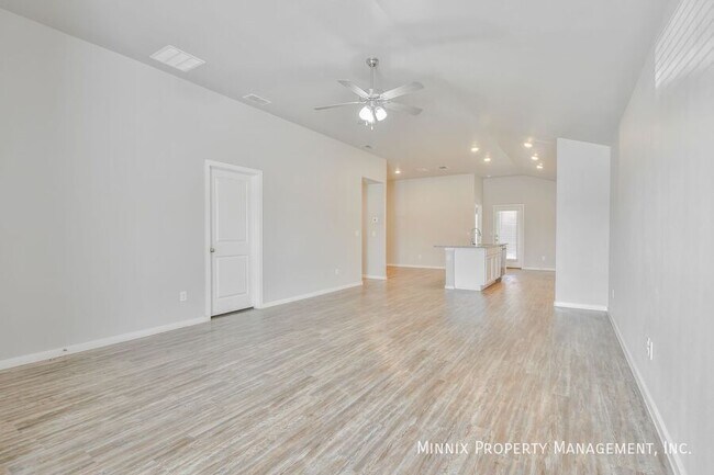 Building Photo - 2012 Kenwood Ave