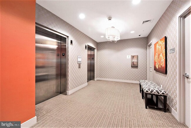 Building Photo - 600 S 24th St