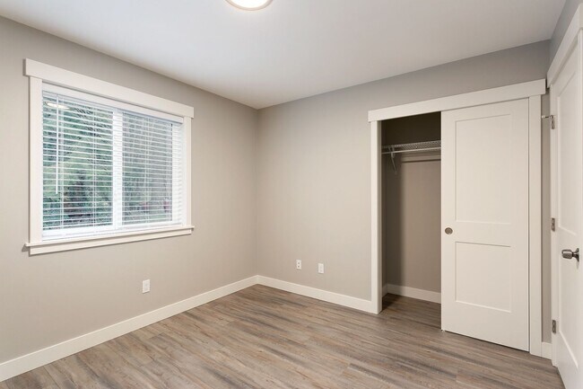 Building Photo - 3 Bed, 2 Bath Home in Maple Falls with 2 Car garage