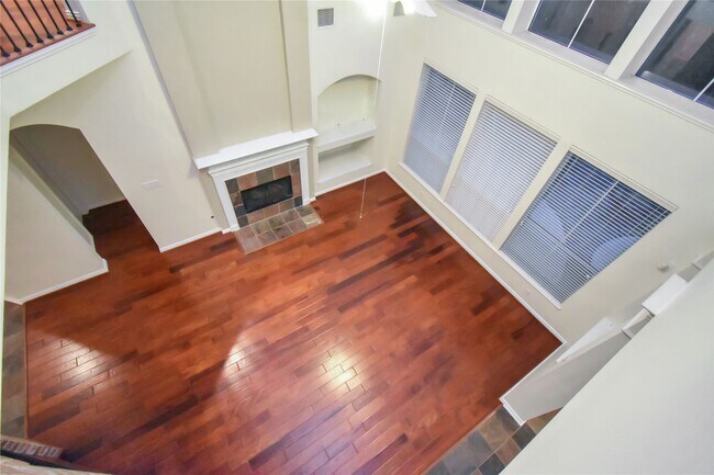 Building Photo - 10 E Artist Grove Cir