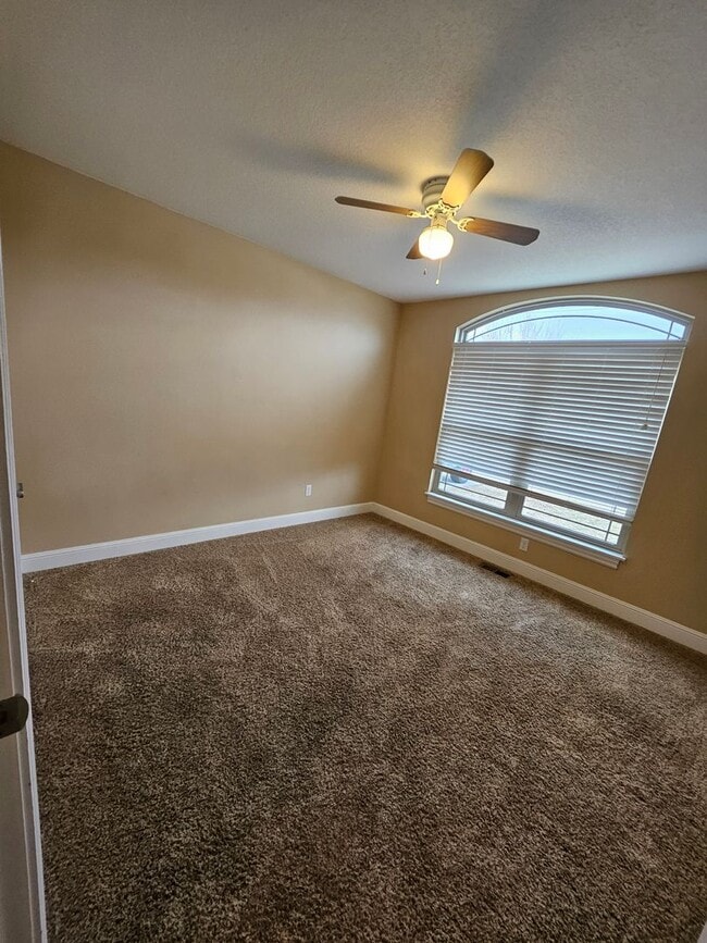 Building Photo - 3 Bedroom 2 Bath 2 Car Garage House.  Walking Distance to the Medical School