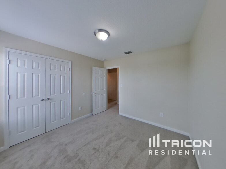 Building Photo - 11247 Country Canyon