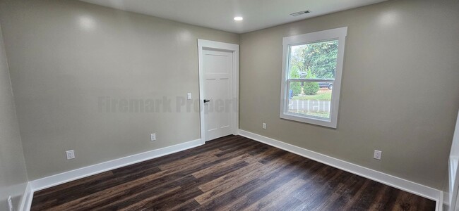 Building Photo - Newly Renovated 3 Bedroom, 2 Bath Brick Home!