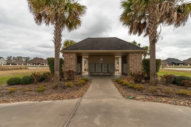 Building Photo - 112 Pindo Palm Dr
