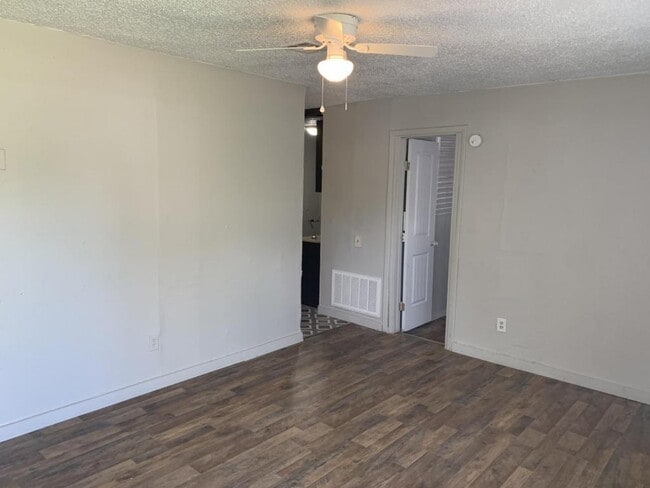 Building Photo - 1610 SE 62nd St