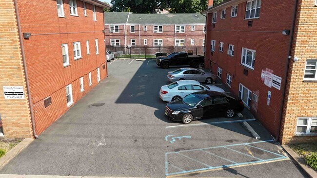 Building Photo - 824-828-832 Grove St