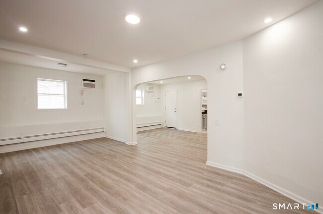 Building Photo - 2879 Fairfield Ave