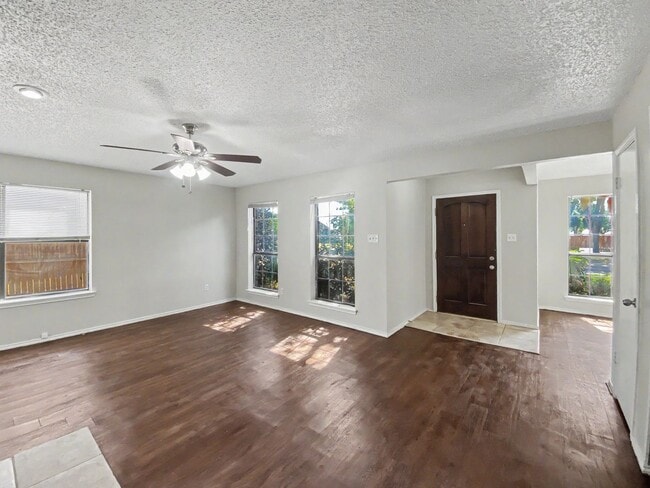 Building Photo - Spacious, Updated Townhome in Garland