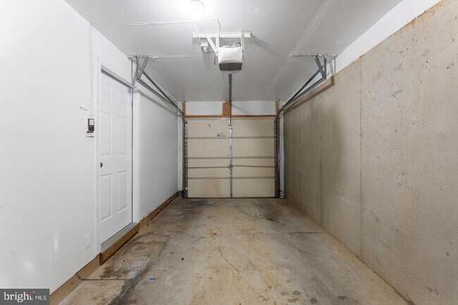 Building Photo - 4004 Meadow Trail Ln