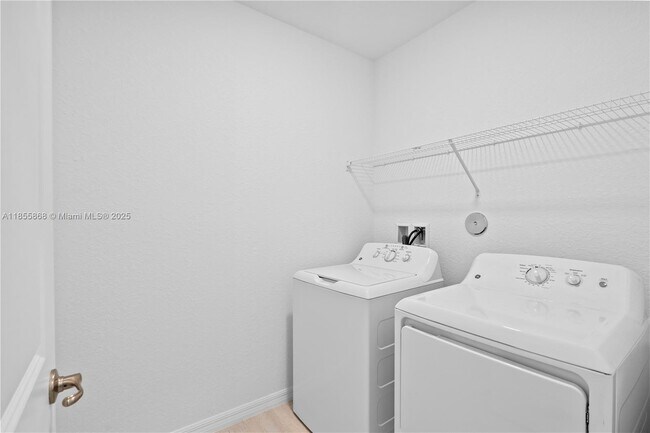 Building Photo - 5025 Armina Pl