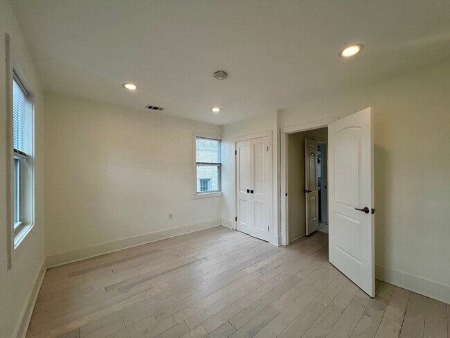 Building Photo - 1742 L St NE