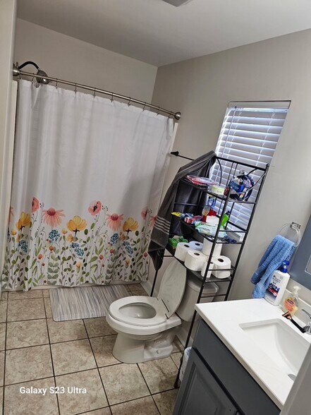 Building Photo - 225 Douglas Ave