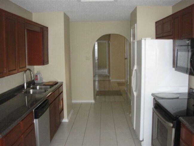 Building Photo - AVAILABLE MID JANUARY!