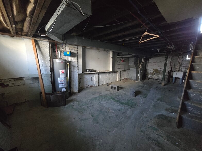 Building Photo - 1703 Soles St