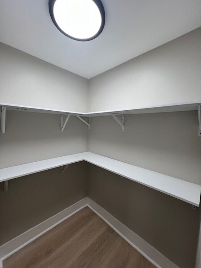 Building Photo - 3457 N Springfield Ave