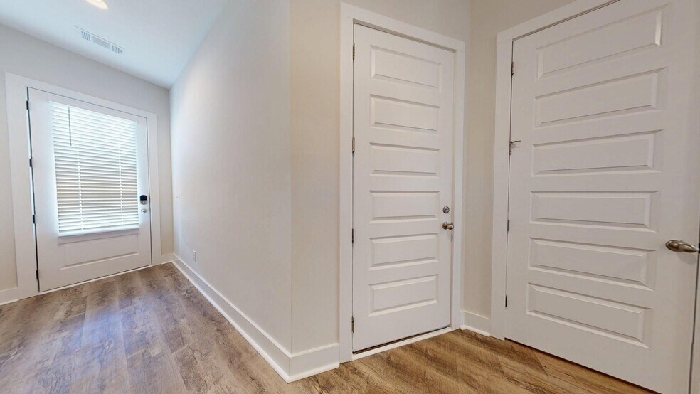 Building Photo - Owens Crossing Townhome