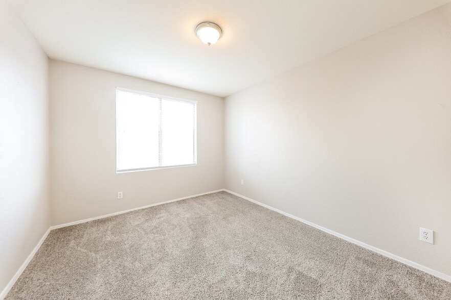 Building Photo - 14711 W Ely Dr