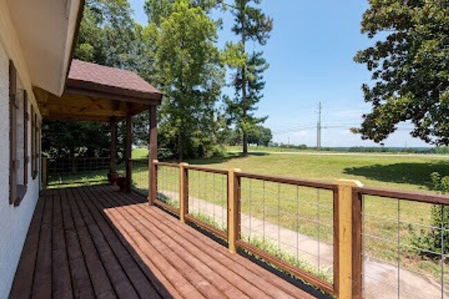 Building Photo - 2615 W Main St