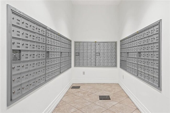 Building Photo - 3040 Peachtree Rd NW