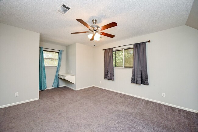 Building Photo - 602 Mobile Ct