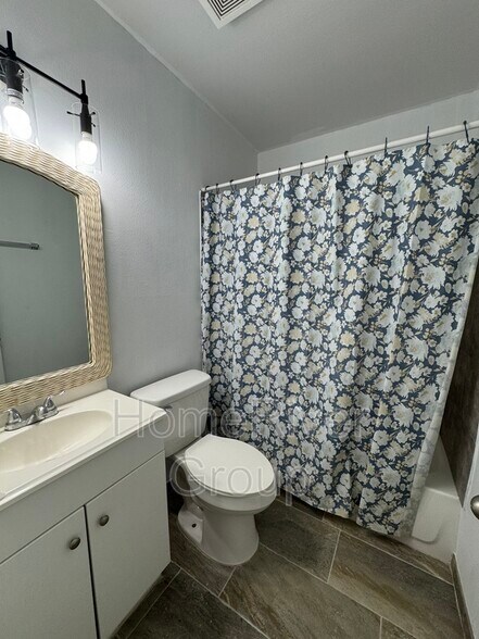 Building Photo - 5757 Antoinette Ln