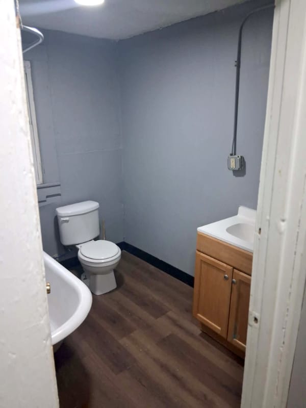 Building Photo - 325 Apple St