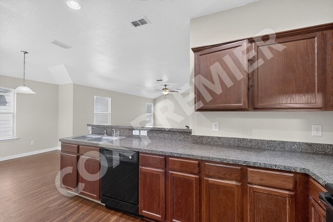 Building Photo - 2848 St Bernard Dr