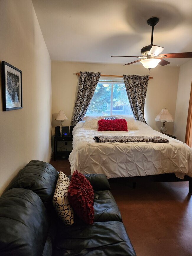 Building Photo - 2564 NW Monterey Pines Dr