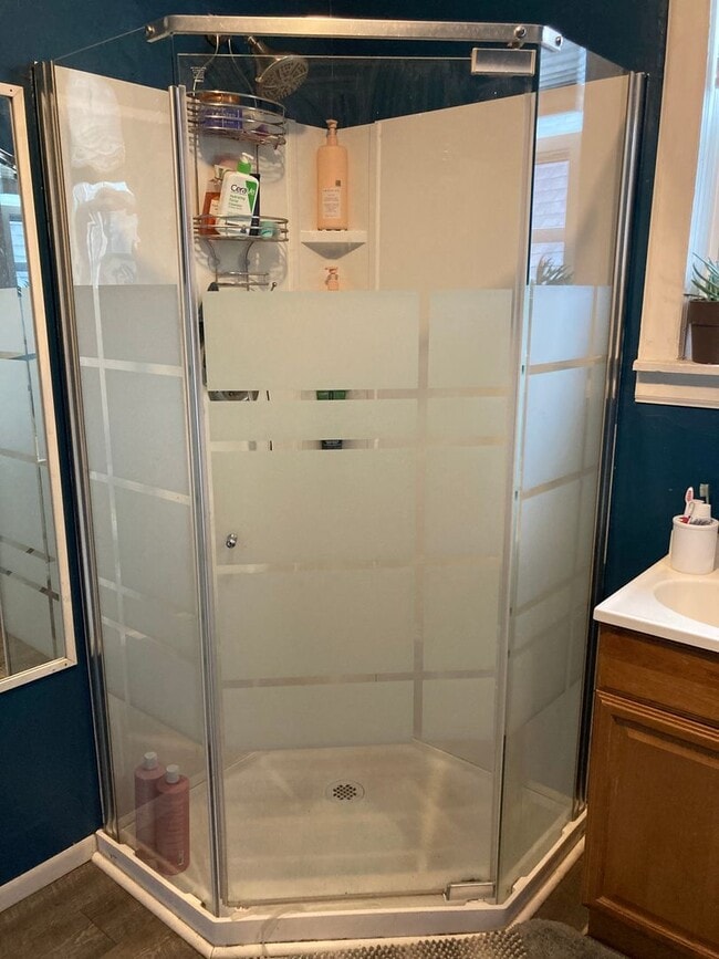 Building Photo - 3+ Bedroom / 2 Bath Single Family Home Ava...