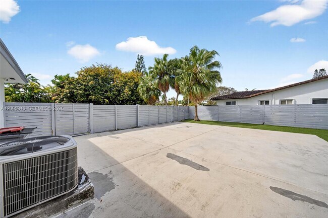 Building Photo - 11951 SW 120th Terrace