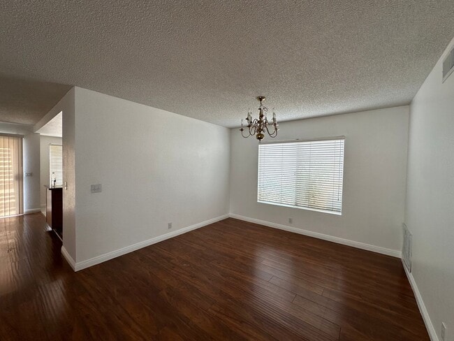 Building Photo - 5BD/ 3BA Home - Riverside, CA (Mission Grove)