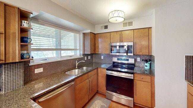 Building Photo - 227 N Dotger Ave