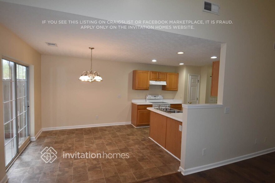 Building Photo - 2235 Lexington Ln