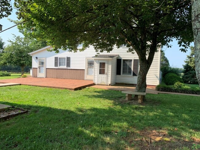Building Photo - 2 Story Historic Home Near New London Academy