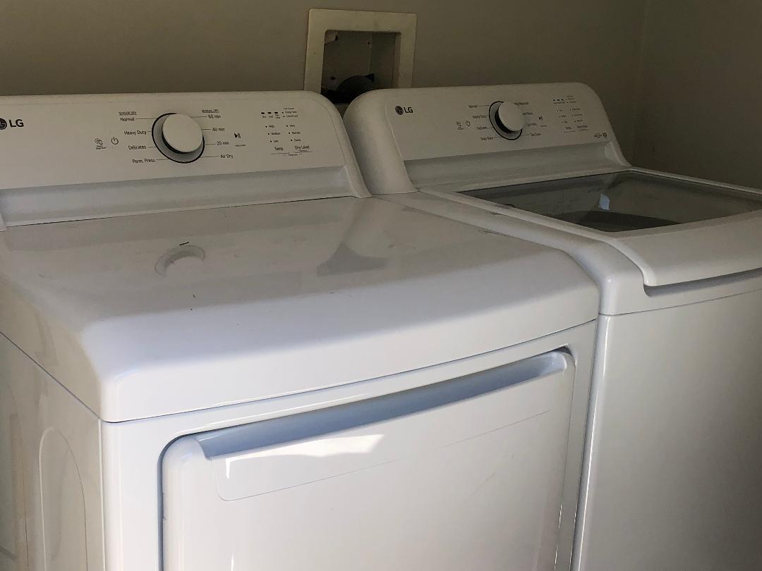 Building Photo - 1866 N Ave 56