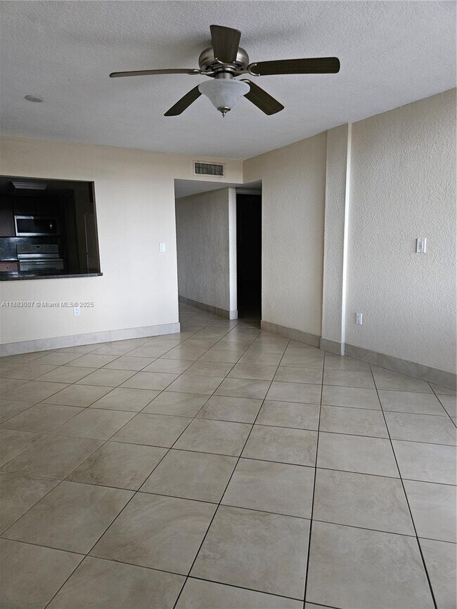 Building Photo - 10000 NW 80th Ct