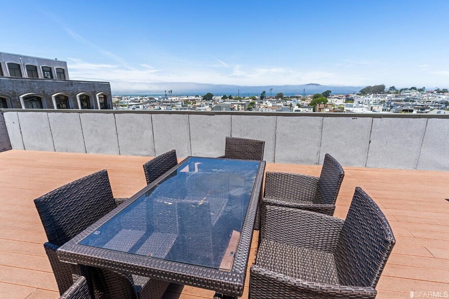 Roof deck view - 2920 Buchanan St