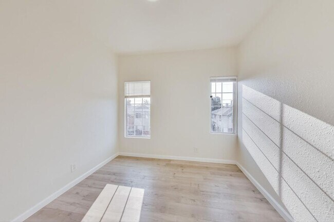Building Photo - 1707 36th Ave