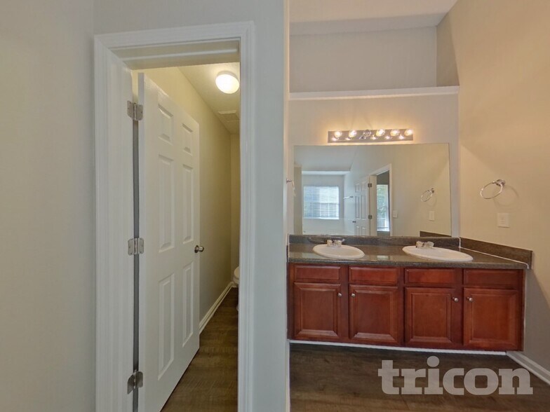 Building Photo - 2880 Chilhowee Dr