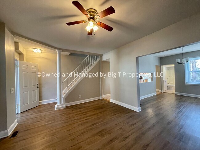 Building Photo - Updated Townhouse in trending location!