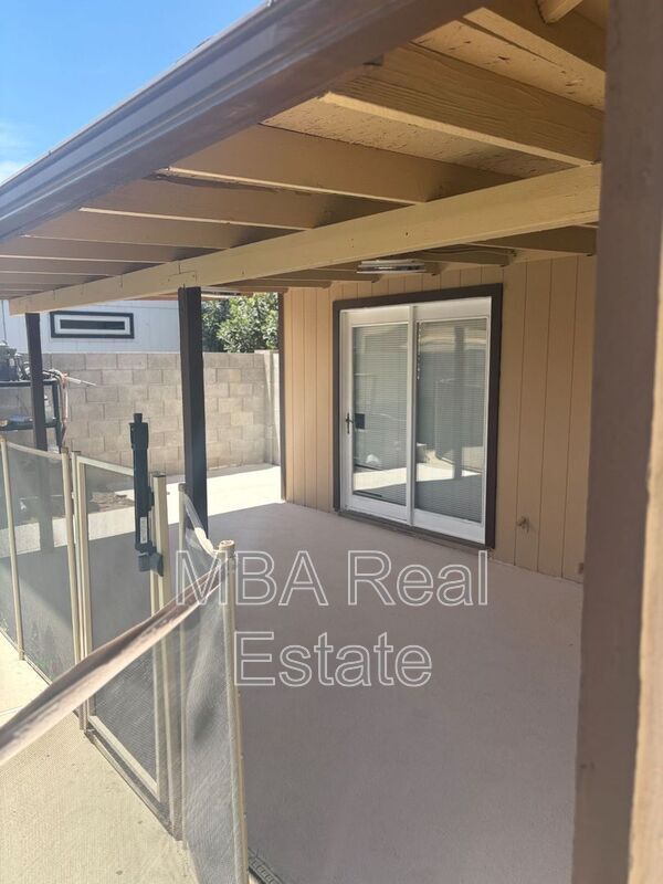 Building Photo - 4027 E Windrose Dr