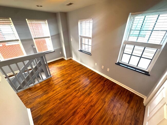 Building Photo - 133 Walton St