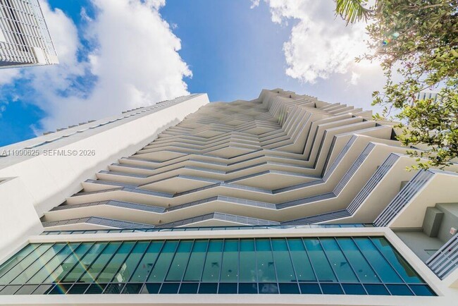 Building Photo - 460 NE 28th St