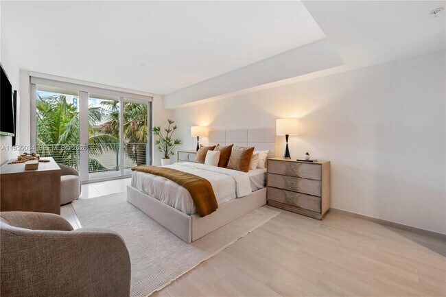 Building Photo - 10281 W Bay Harbor Dr