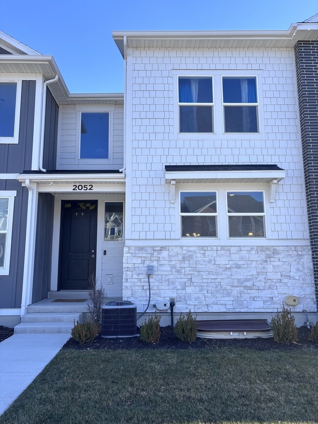 Building Photo - 2052 N 4100 W