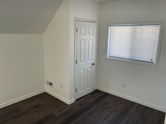 Building Photo - 1212 Bush Ave