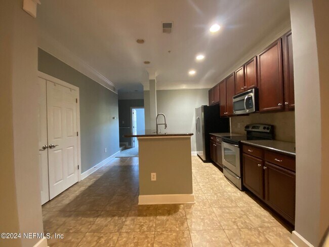 Building Photo - 9823 Tapestry Park Circle
