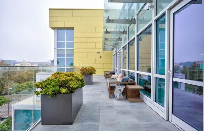 Building Photo - 1705-1725 Ocean Ave