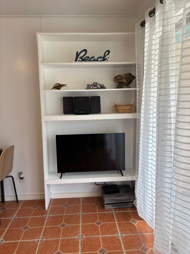 Building Photo - 3938 Surfside Blvd