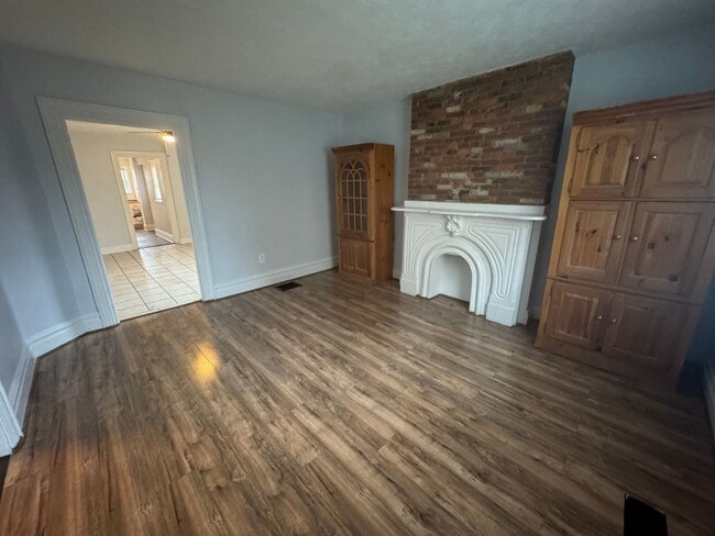 Building Photo - Charming and spacious 5BR Home in East Liberty
